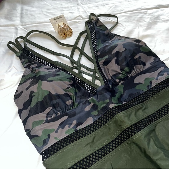 Spliced Mesh Camouflage One-Piece Women's Swimsuit Size Large - Picture 2 of 12